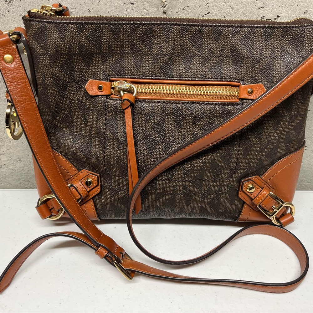 Michael Michael Kors Fallon Medium Messenger Bag. - image 4
